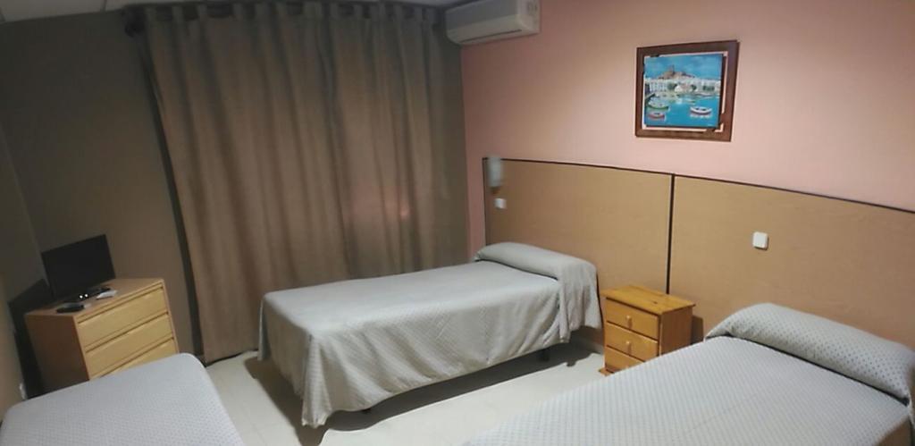 Hostal Ds Велилья-де-Сан-Антонио Экстерьер фото